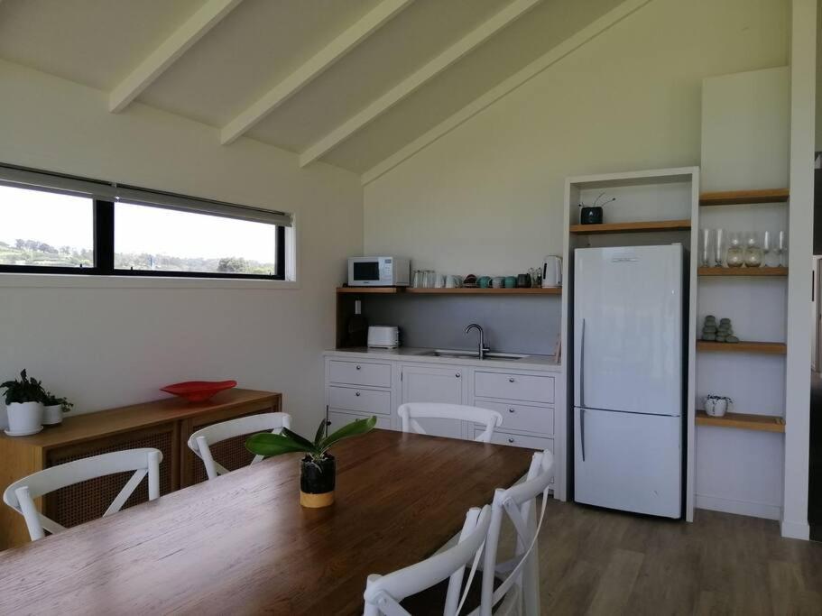 Purangi Waterfront Retreat - 2 Bedroom Cooks Beach Екстер'єр фото