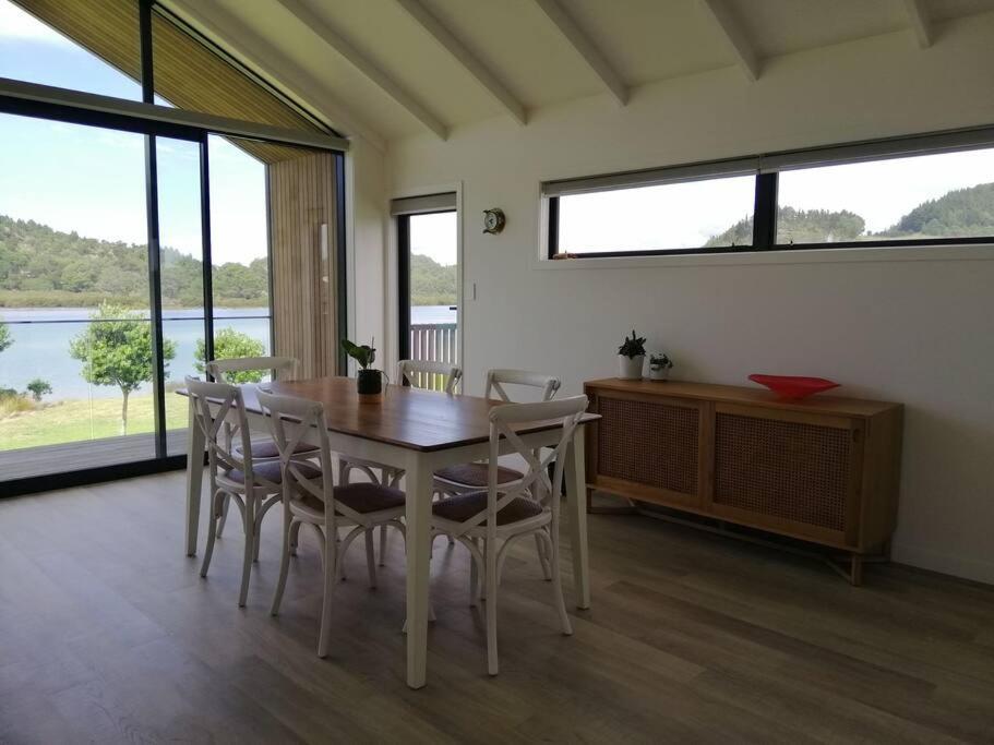 Purangi Waterfront Retreat - 2 Bedroom Cooks Beach Екстер'єр фото