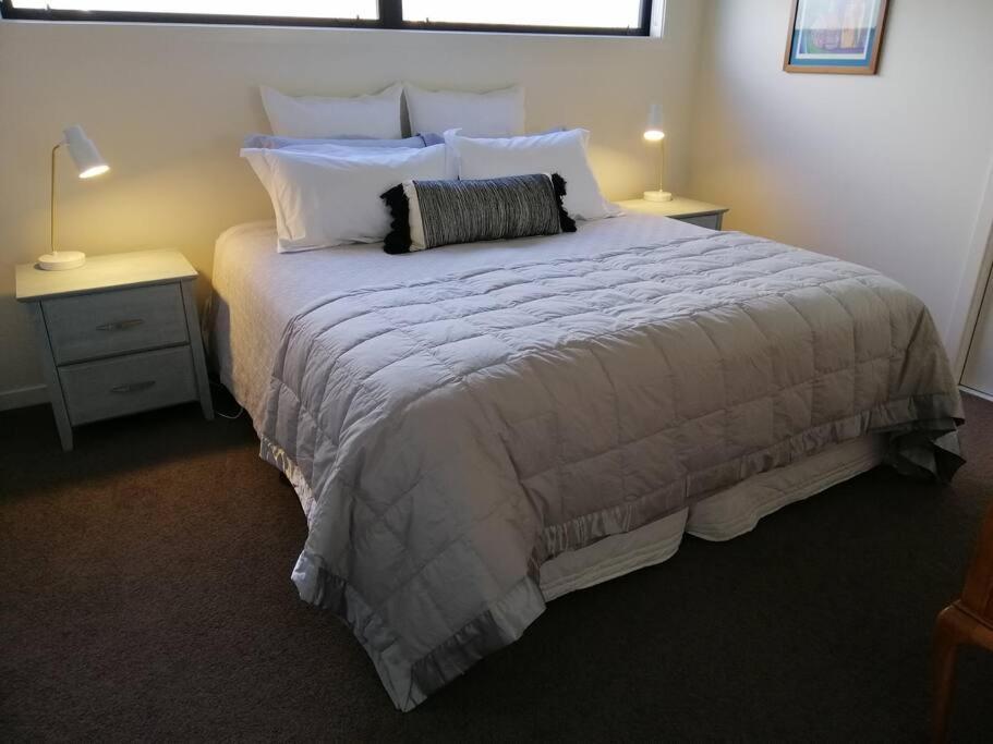 Purangi Waterfront Retreat - 2 Bedroom Cooks Beach Екстер'єр фото
