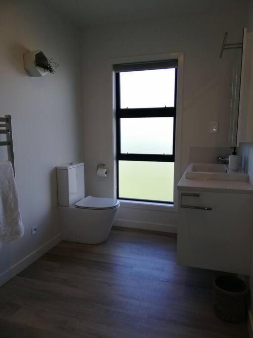 Purangi Waterfront Retreat - 2 Bedroom Cooks Beach Екстер'єр фото