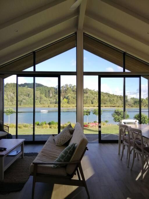Purangi Waterfront Retreat - 2 Bedroom Cooks Beach Екстер'єр фото