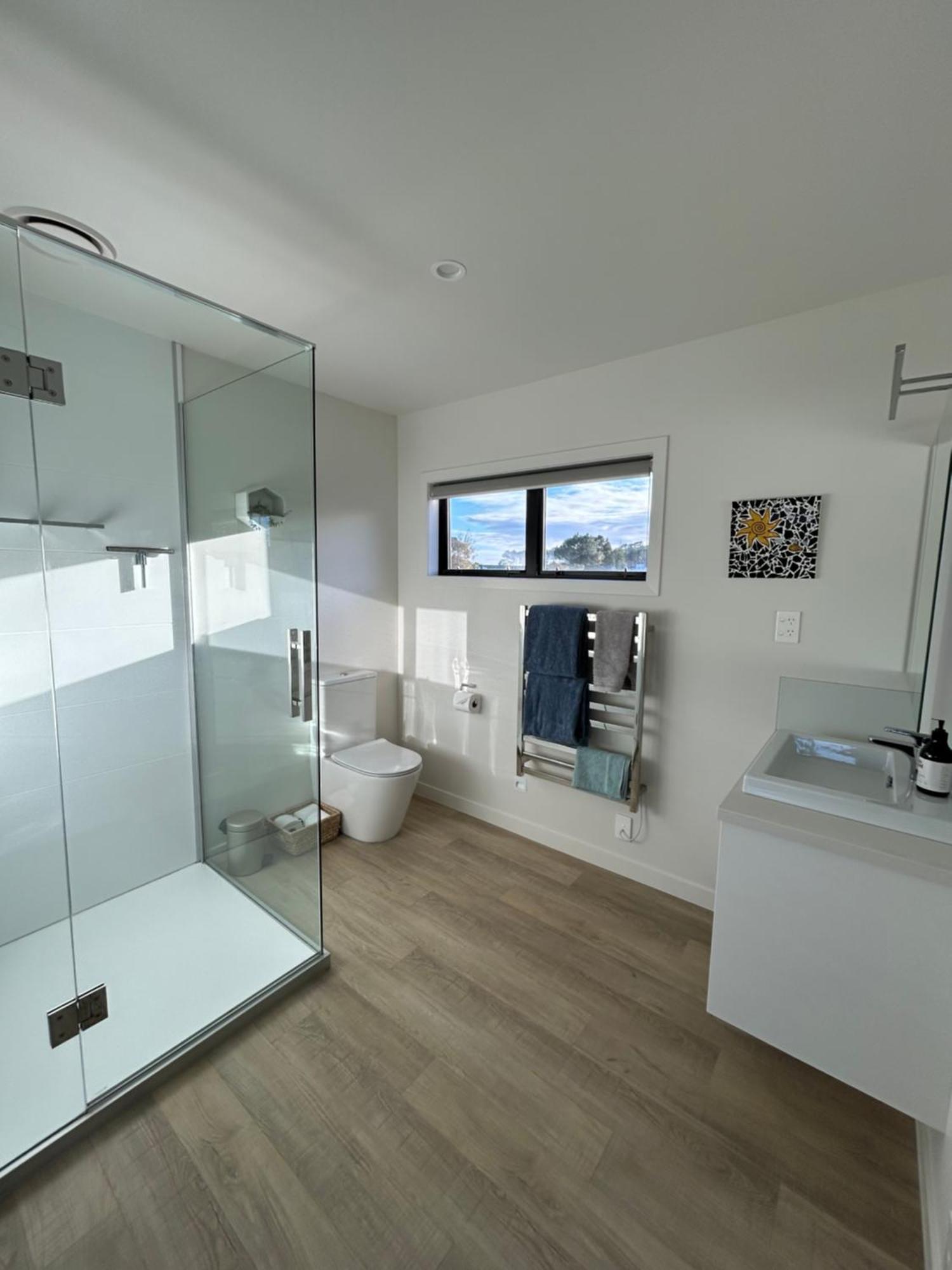 Purangi Waterfront Retreat - 2 Bedroom Cooks Beach Екстер'єр фото